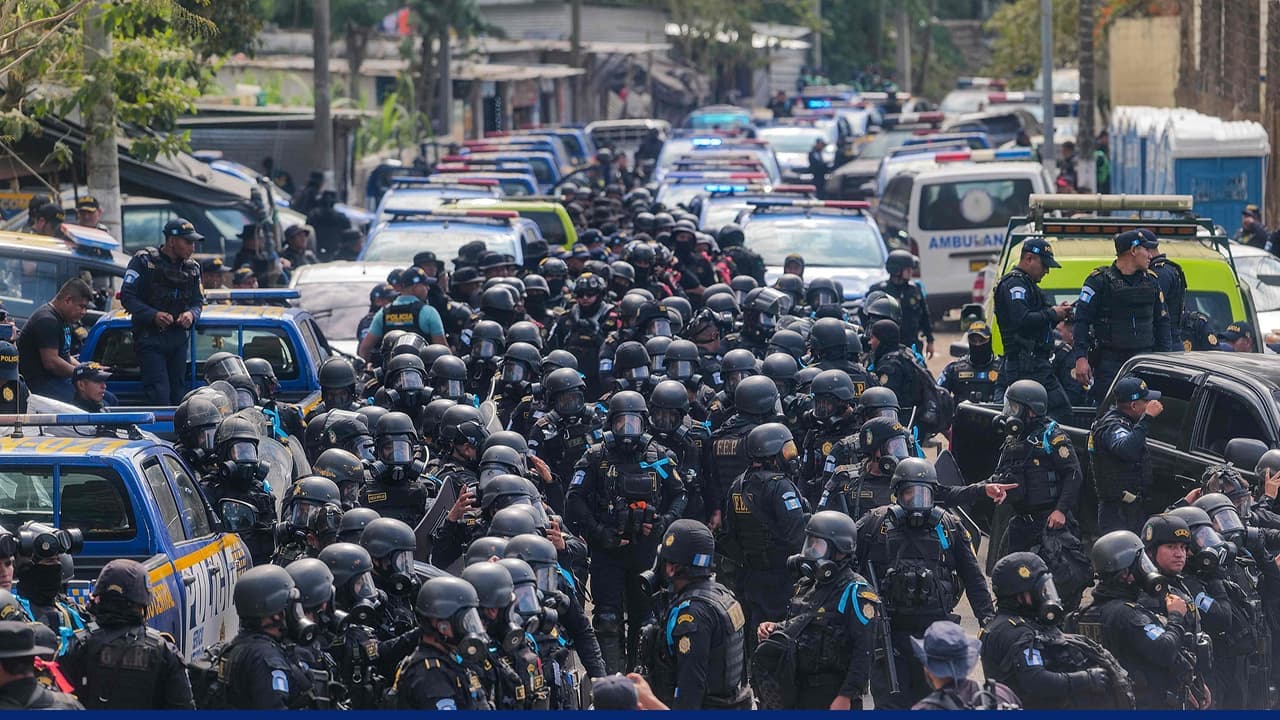 Heavily armed Guatemalan police and security forces deploy on city streets