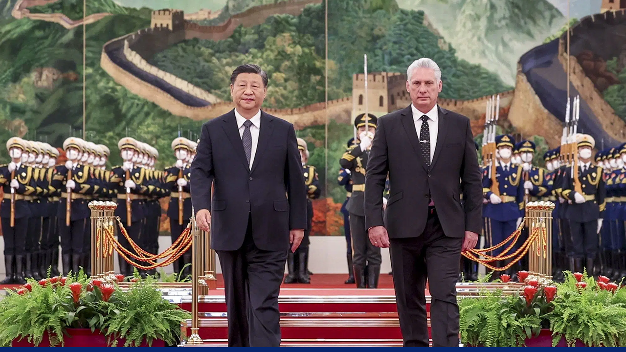 Chinese President Xi Jinping and Cuban President Miguel Diaz-Canel Bermudez walking together