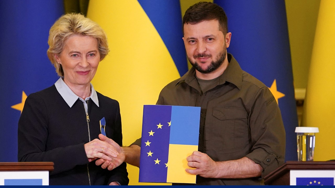 Ukrainian President Volodymyr Zelenskyy and EU Commission President Ursula von der Leyen attend a joint press conference in Kyiv, Ukraine